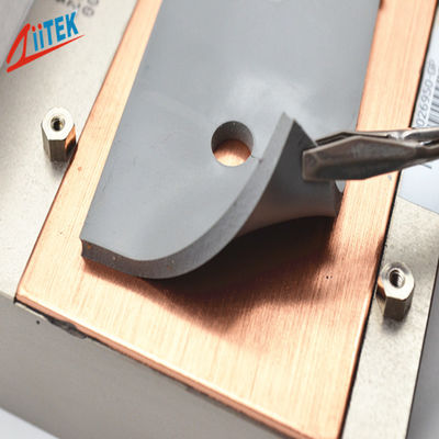 Van het LEIDENE Verlichte Thermisch Geleidend Stootkussen 5.0W/MK van het Lampensilicone, Grijs Warmtezinkend Rubberblad -50 tot 200℃